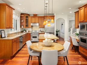 5112 48th Avenue NE, Seattle WA 98105