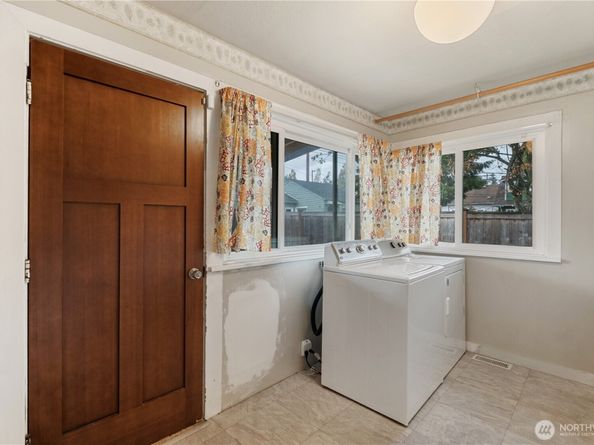 1628 McDougall Avenue, Everett WA 98201