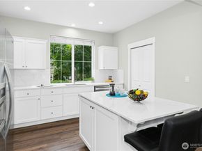24690 SE 46th Terrace, Sammamish WA 98029