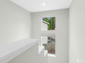 24690 SE 46th Terrace, Sammamish WA 98029