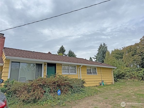 13053 Roosevelt Way NE, Seattle WA 98125
