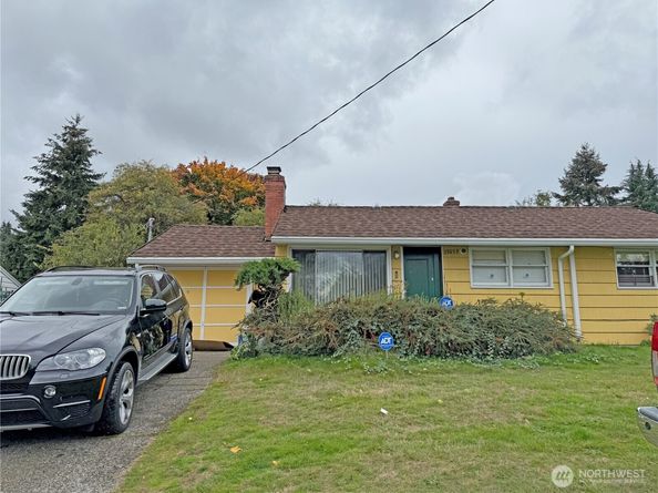 13053 Roosevelt Way NE, Seattle WA 98125