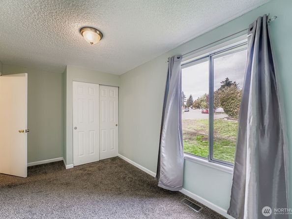 3203 S 220th Street, SeaTac WA 98198