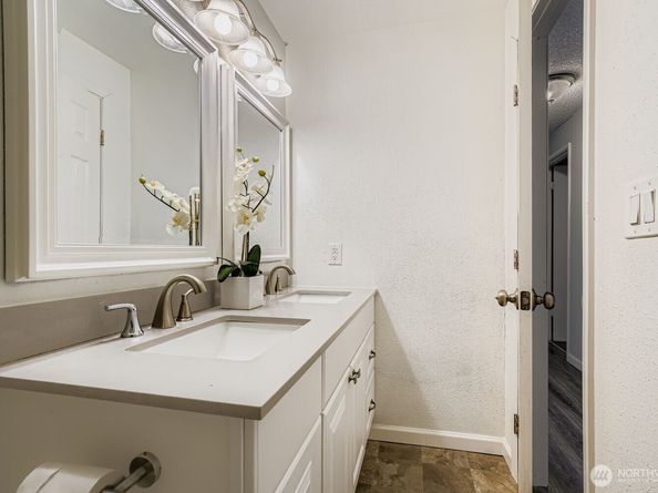 3203 S 220th Street, SeaTac WA 98198