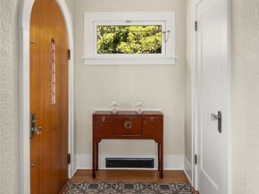 6838 30th Avenue NE, Seattle WA 98115