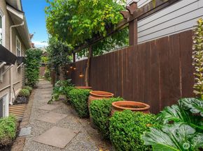 6838 30th Avenue NE, Seattle WA 98115
