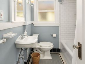 6838 30th Avenue NE, Seattle WA 98115