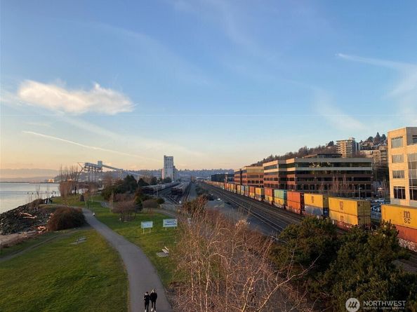 500 Elliott Avenue W 504, Seattle WA 98119