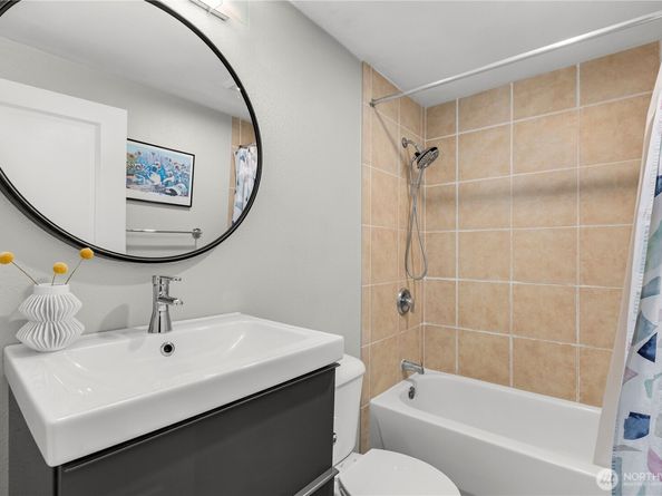 3420 15th Avenue W 105, Seattle WA 98119