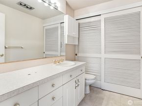 18555 Burke Avenue N, Shoreline WA 98133