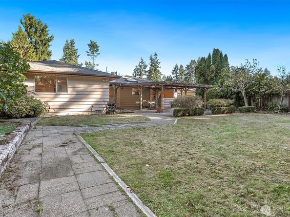 18555 Burke Avenue N, Shoreline WA 98133