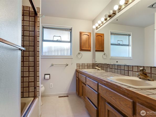 18555 Burke Avenue N, Shoreline WA 98133