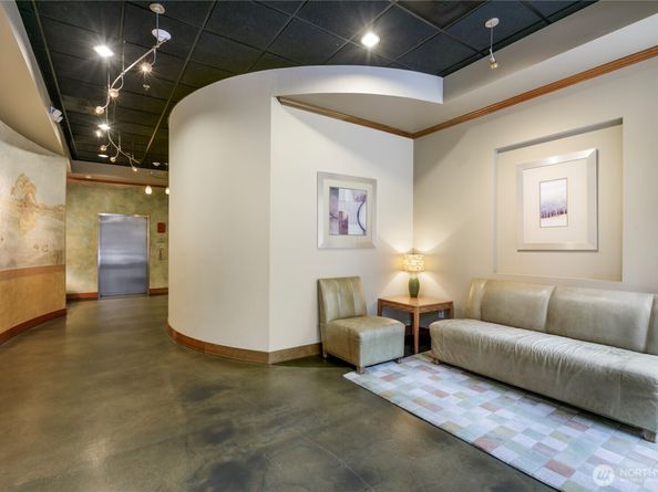410 NE 70th Street 407, Seattle WA 98115