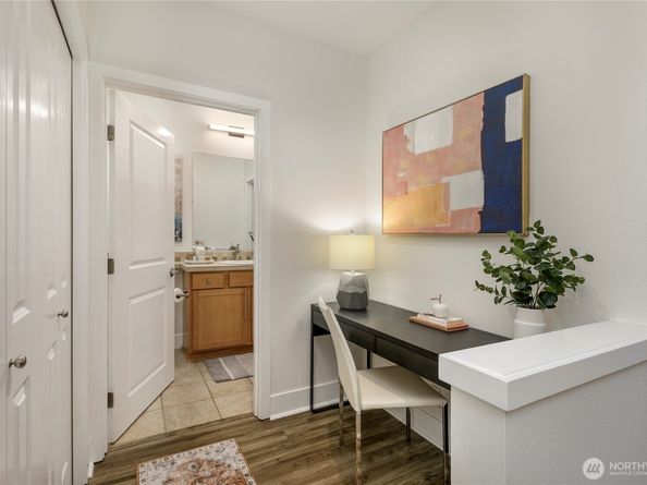 410 NE 70th Street 407, Seattle WA 98115