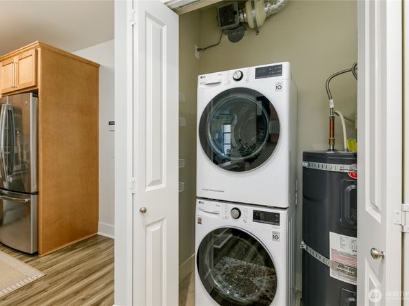 410 NE 70th Street 407, Seattle WA 98115