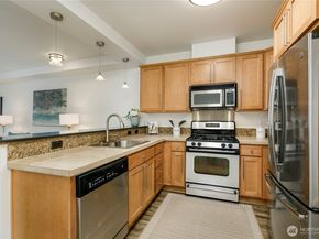 410 NE 70th Street 407, Seattle WA 98115