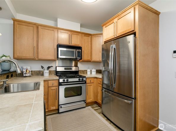 410 NE 70th Street 407, Seattle WA 98115