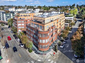 410 NE 70th Street 407, Seattle WA 98115