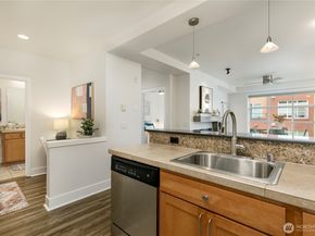 410 NE 70th Street 407, Seattle WA 98115