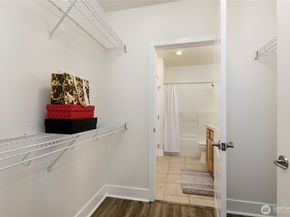 410 NE 70th Street 407, Seattle WA 98115