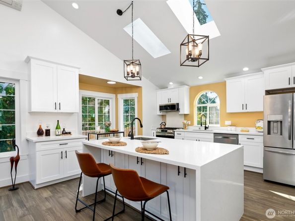 4902 241st Street SW, Lake Forest Park WA 98043