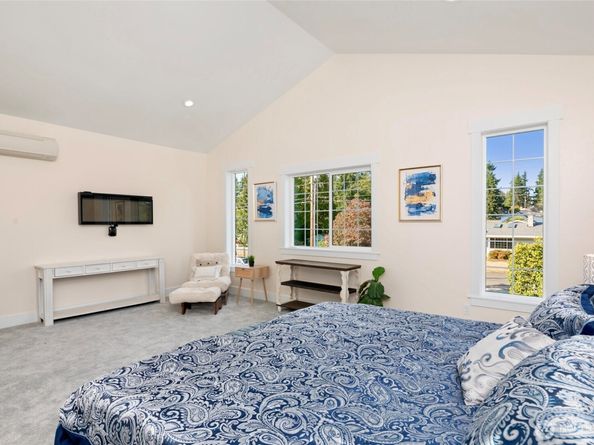4902 241st Street SW, Lake Forest Park WA 98043