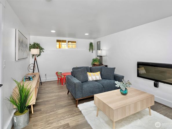 4902 241st Street SW, Lake Forest Park WA 98043