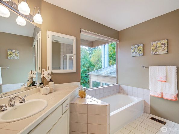 214 31st Avenue S, Seattle WA 98144