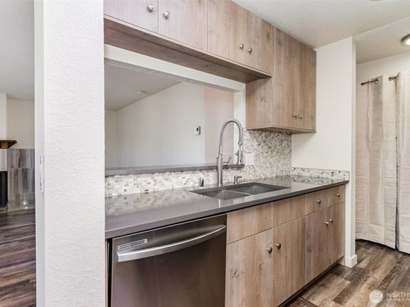 830 Kirkland Way 202, Kirkland WA 98033