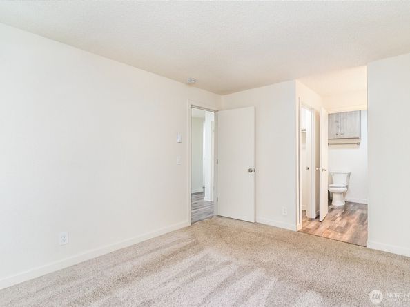 830 Kirkland Way 202, Kirkland WA 98033