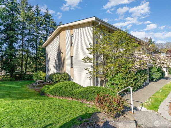 830 Kirkland Way 202, Kirkland WA 98033