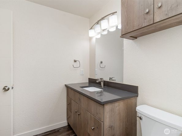 830 Kirkland Way 202, Kirkland WA 98033