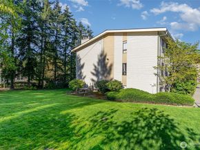 830 Kirkland Way 202, Kirkland WA 98033