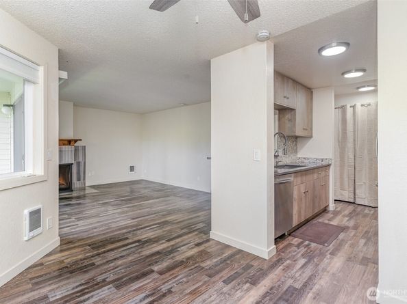 830 Kirkland Way 202, Kirkland WA 98033