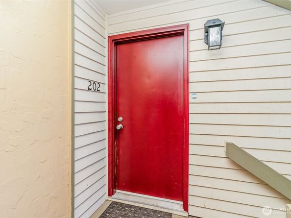 830 Kirkland Way 202, Kirkland WA 98033