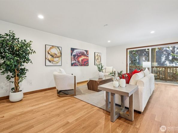 411 West Lake Sammamish Parkway NE, Bellevue WA 98008