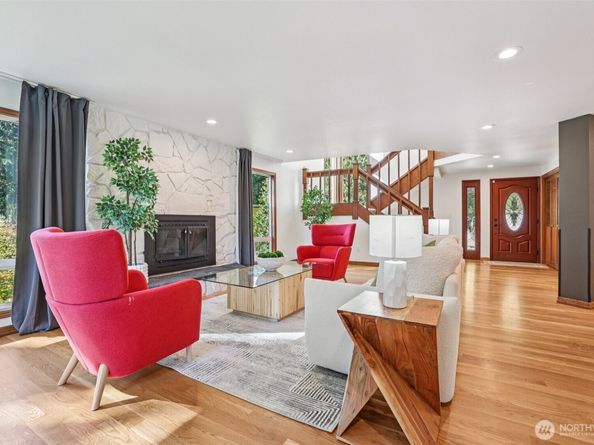 411 West Lake Sammamish Parkway NE, Bellevue WA 98008
