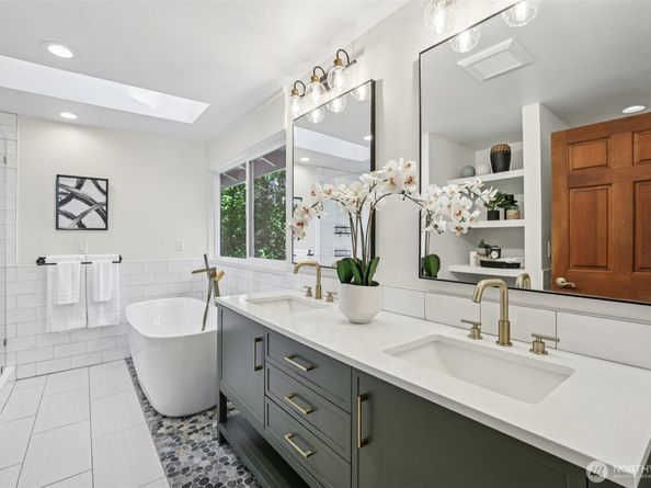 411 West Lake Sammamish Parkway NE, Bellevue WA 98008