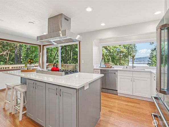 411 West Lake Sammamish Parkway NE, Bellevue WA 98008