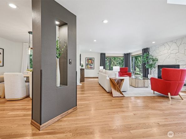 411 West Lake Sammamish Parkway NE, Bellevue WA 98008