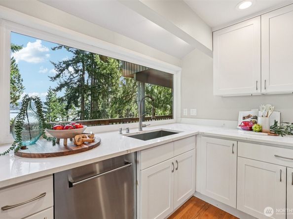 411 West Lake Sammamish Parkway NE, Bellevue WA 98008