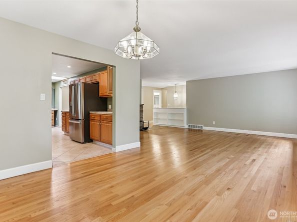 19020 53rd Avenue NE, Lake Forest Park WA 98155