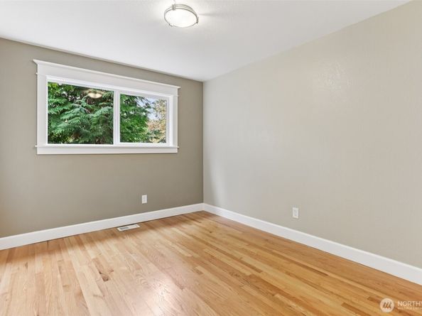 19020 53rd Avenue NE, Lake Forest Park WA 98155