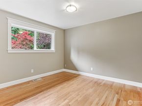 19020 53rd Avenue NE, Lake Forest Park WA 98155