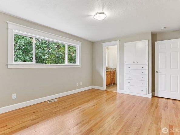 19020 53rd Avenue NE, Lake Forest Park WA 98155
