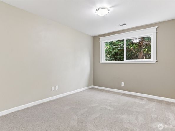19020 53rd Avenue NE, Lake Forest Park WA 98155