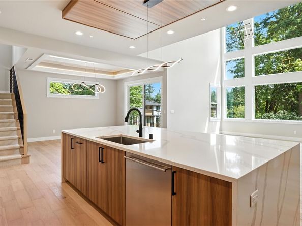 1582 213th Court NE, Sammamish WA 98074