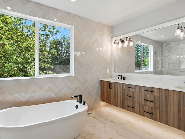 1582 213th Court NE, Sammamish WA 98074