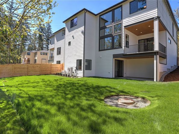 1582 213th Court NE, Sammamish WA 98074