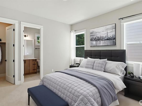 1582 213th Court NE, Sammamish WA 98074